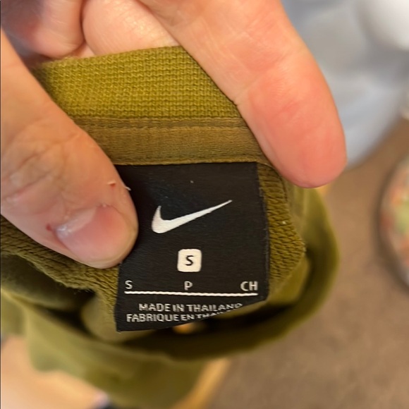 Nike Women’s Green Cropped Sweatshirt Size Small - Picture 5 of 5